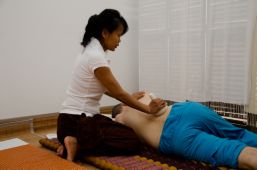 Thaise kruidenstempelmassage